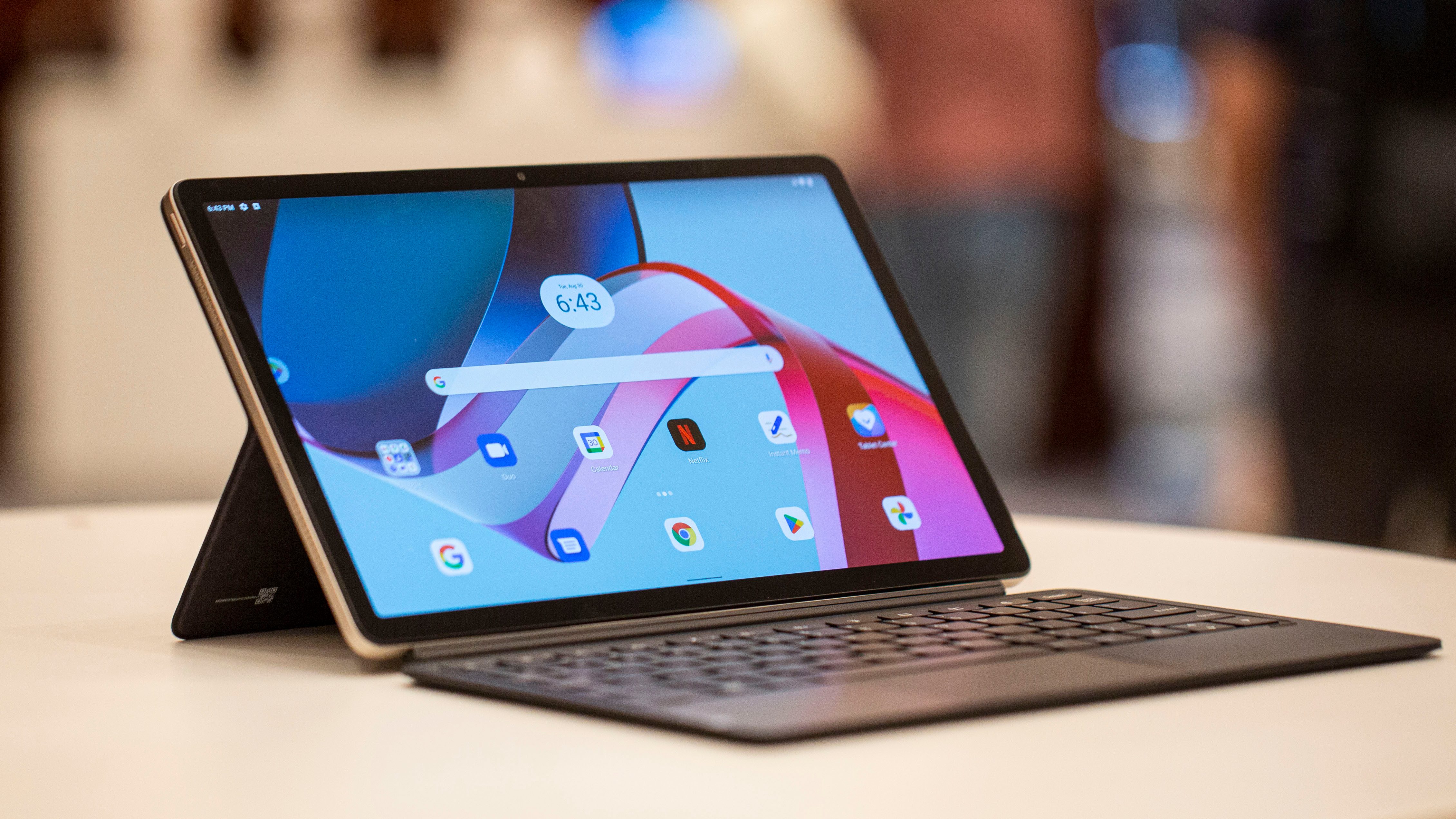Lenovo Tab P11 Pro hands-on: 120% more powerful! | NextPit