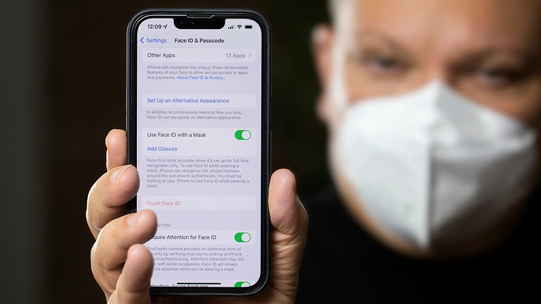 NextPit apple iphone 13 face id mask