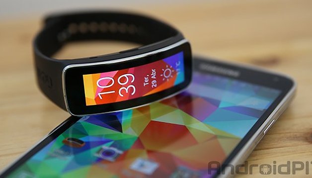 Gear Fit: um gadget bem desenhado rodando um software do ano passado
