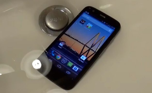 Moto g imerso agua
