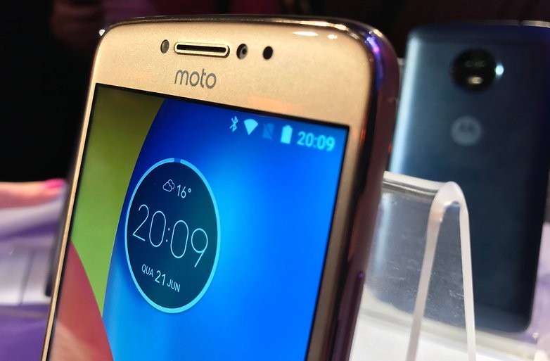 Moto e4 plus clock widget