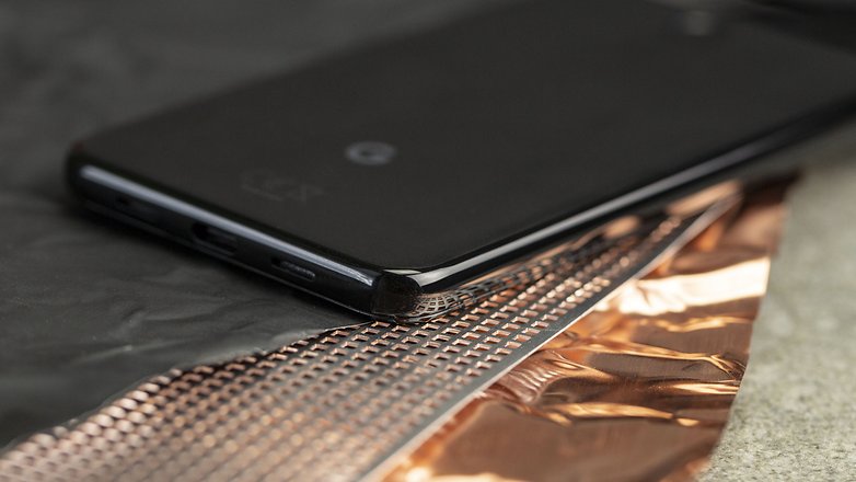 AndroidPIT google pixel 3a case glare close