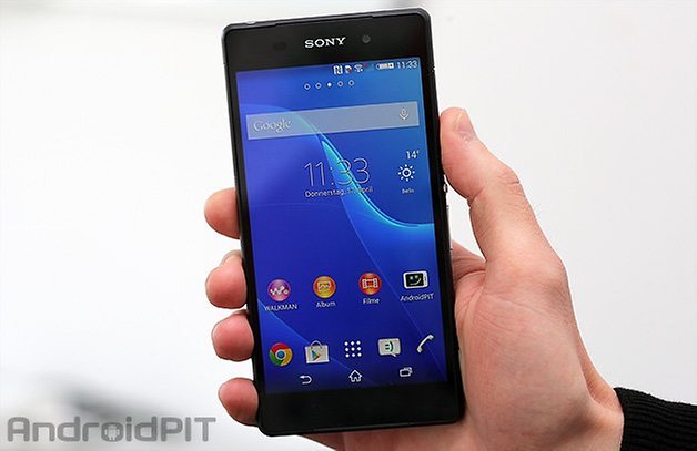 xperia z2 hand
