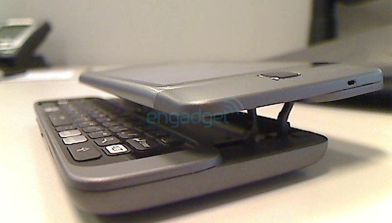 Ein wahrer Nachfolger des G1 - Neue Bilder vom HTC Desire Z (T-Mobile G2)