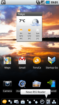 Screenshot einer Android-Startseite mit Wetterwidget für Tokio und mehreren App-Symbolen wie Maps, Gmail und einem Nachrichten-RSS-Reader.