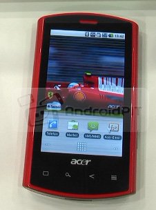 Ein rotes Acer-Smartphone mit einem Bildschirm, der eine Rennwagen-Grafik und App-Symbole zeigt.