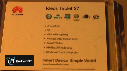 Ein Schild beschreibt das Huawei Ideos Tablet S7 mit Funktionen wie Android, 3G, Wi-Fi und 7-Zoll-Touchscreen.