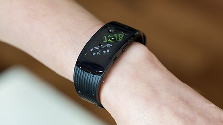 fitbit vs gear s3