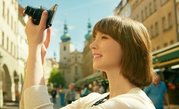 DSC QX10 Lifestyle 01 Xperia Z EXP201412E 1200
