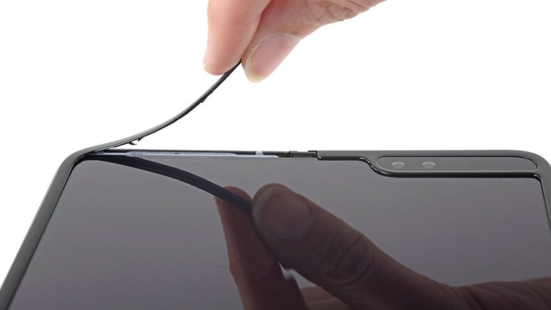 Galaxy Fold es casi imposible de reparar, según iFixit