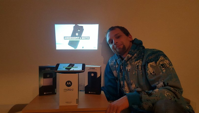Ludy aus dem Forum testet: So funktioniert der Moto Mod-Projektor und das Akku-Pack
