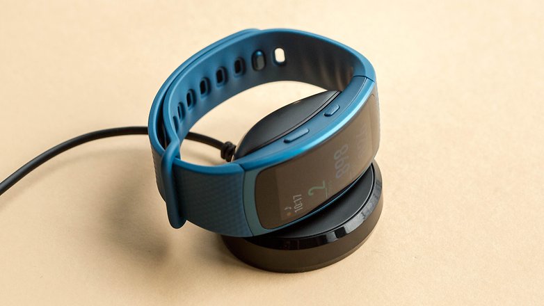 AndroidPIT samsung gear fit 2 3x