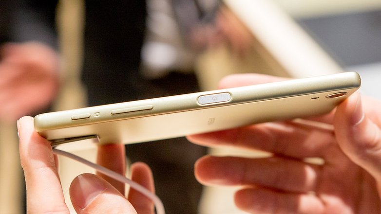 sony xperia x 4