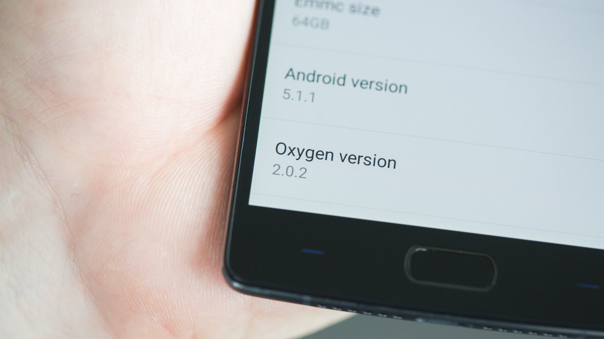 Sneak Peek of OnePlus 12 With New Color and Rearranged Button