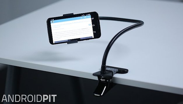 Suporte universal para celulares: teste do acessório que todos deveriam ter