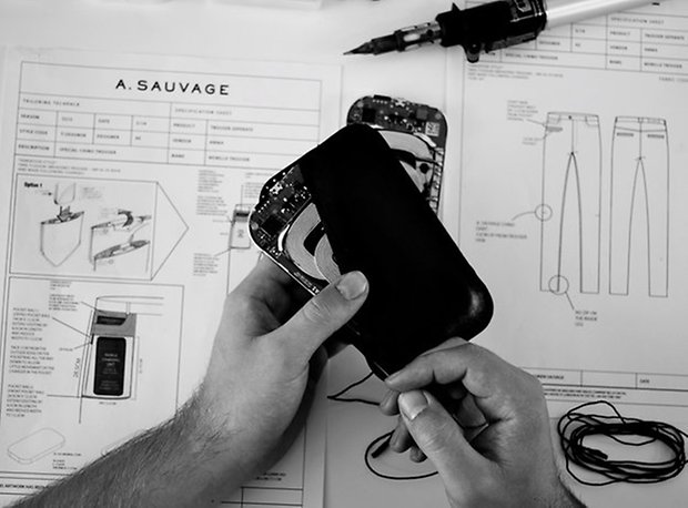 Wireless charging trousers inpost