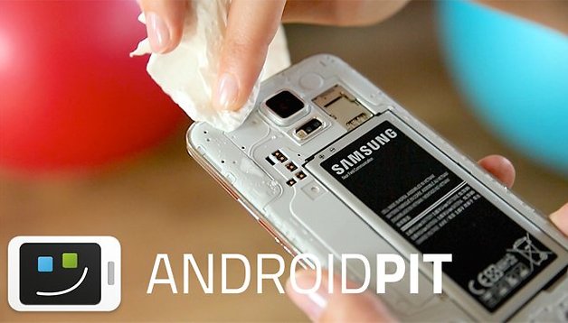 Samsung Galaxy S5 toma banho de gelo e desafia seus concorrentes