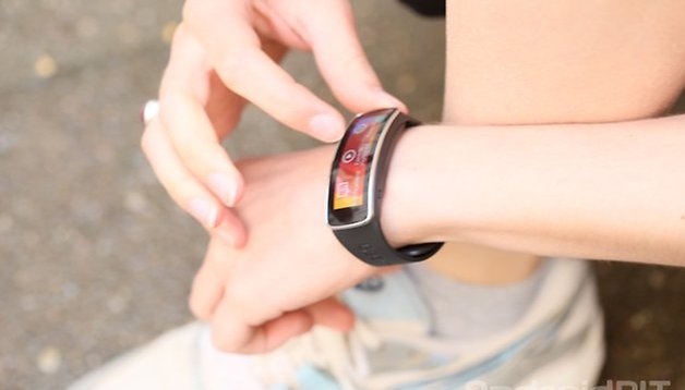 Test du Gear Fit : le bracelet de fitness Samsung vaut-il le coup ?