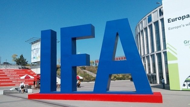 AndroidPIT IFA Outside w