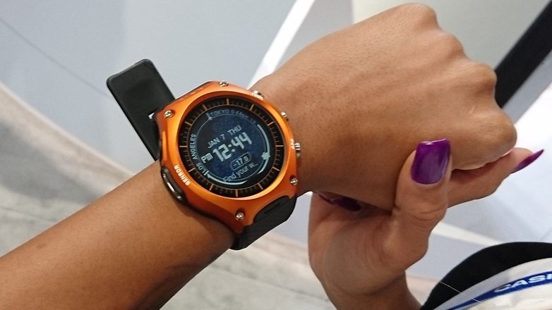casio wsd f10 ces2016 1 close