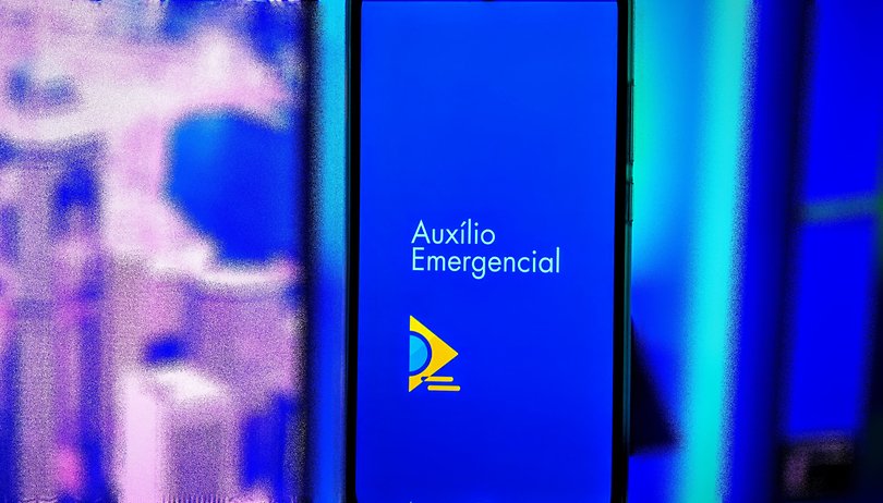 Auxílio Emergencial: benefício pode ser interrompido caso haja uso indevido do celular