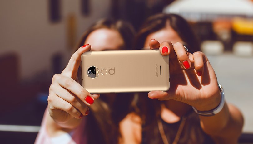 Quantum está de volta: YOU 2 chega com Android Go e bateria grande