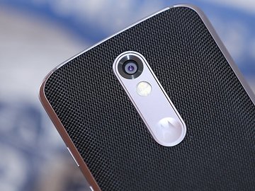 Motorola d&eacute;truit le Galaxy S7 edge et l'iPhone 6s d'Apple