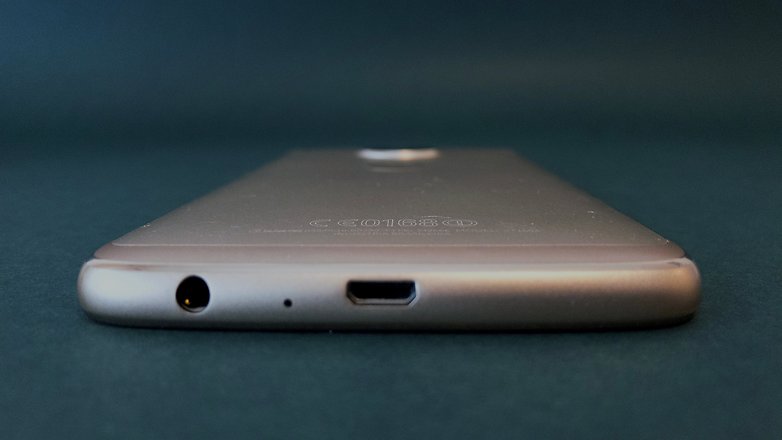 moto g5 plus review micro usb