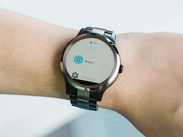 Apr&egrave;s les Pixel, Google pourrait lancer 2 smartwatchs Android Wear d&eacute;but 2017