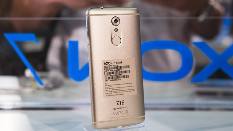 IFA 2016 zte AndroidPIT Axon 7 mini hands on 9456