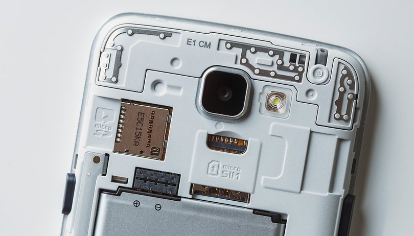 15 fatos que só quem tem um smartphone de 300 reais vai entender