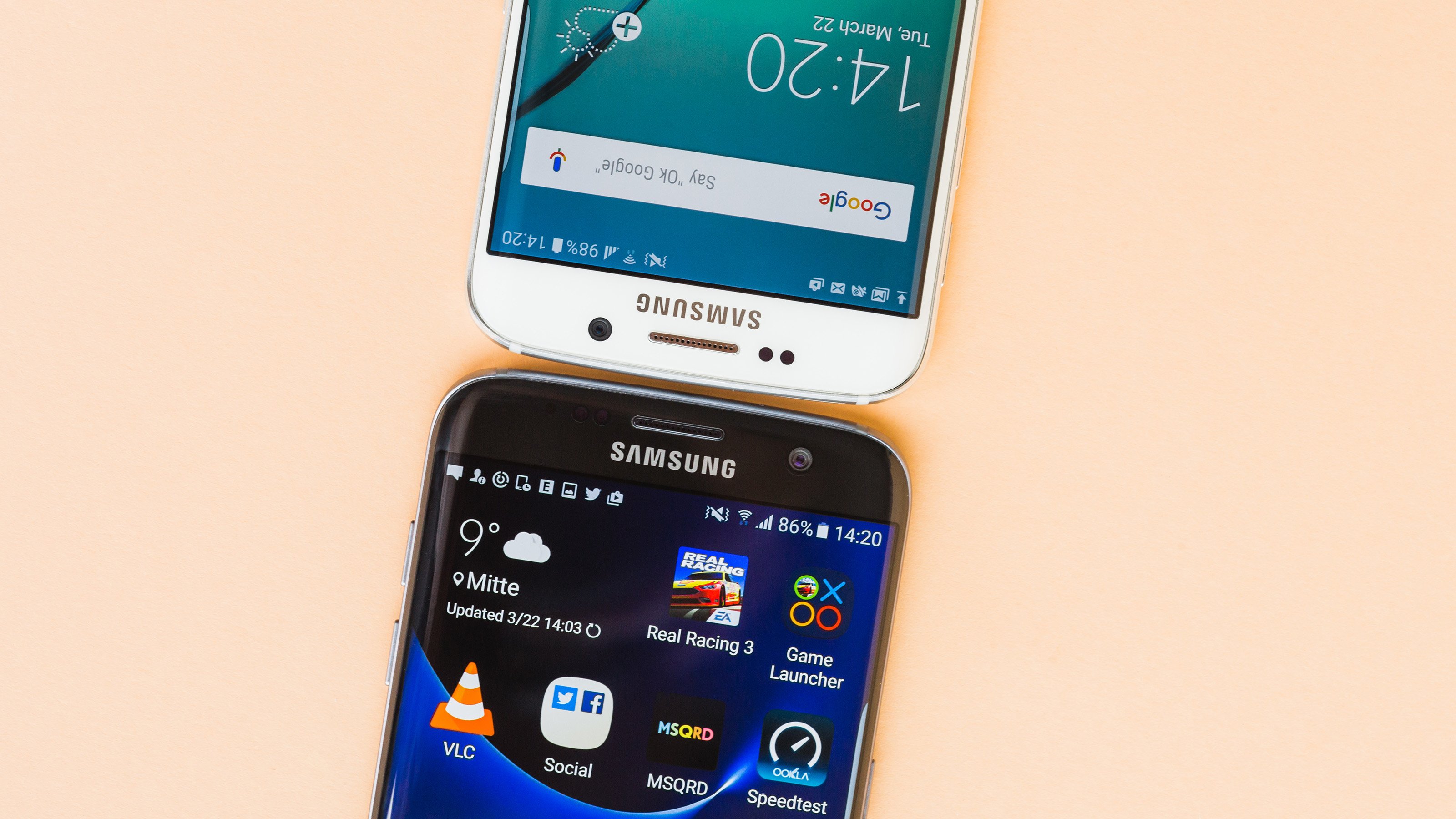 Почему самсунг лучше. S6 Edge vs s7 Edge. У samsungs7 vs s6 Edge. Android vs Samsung. Телефон самсунг 9 цена.