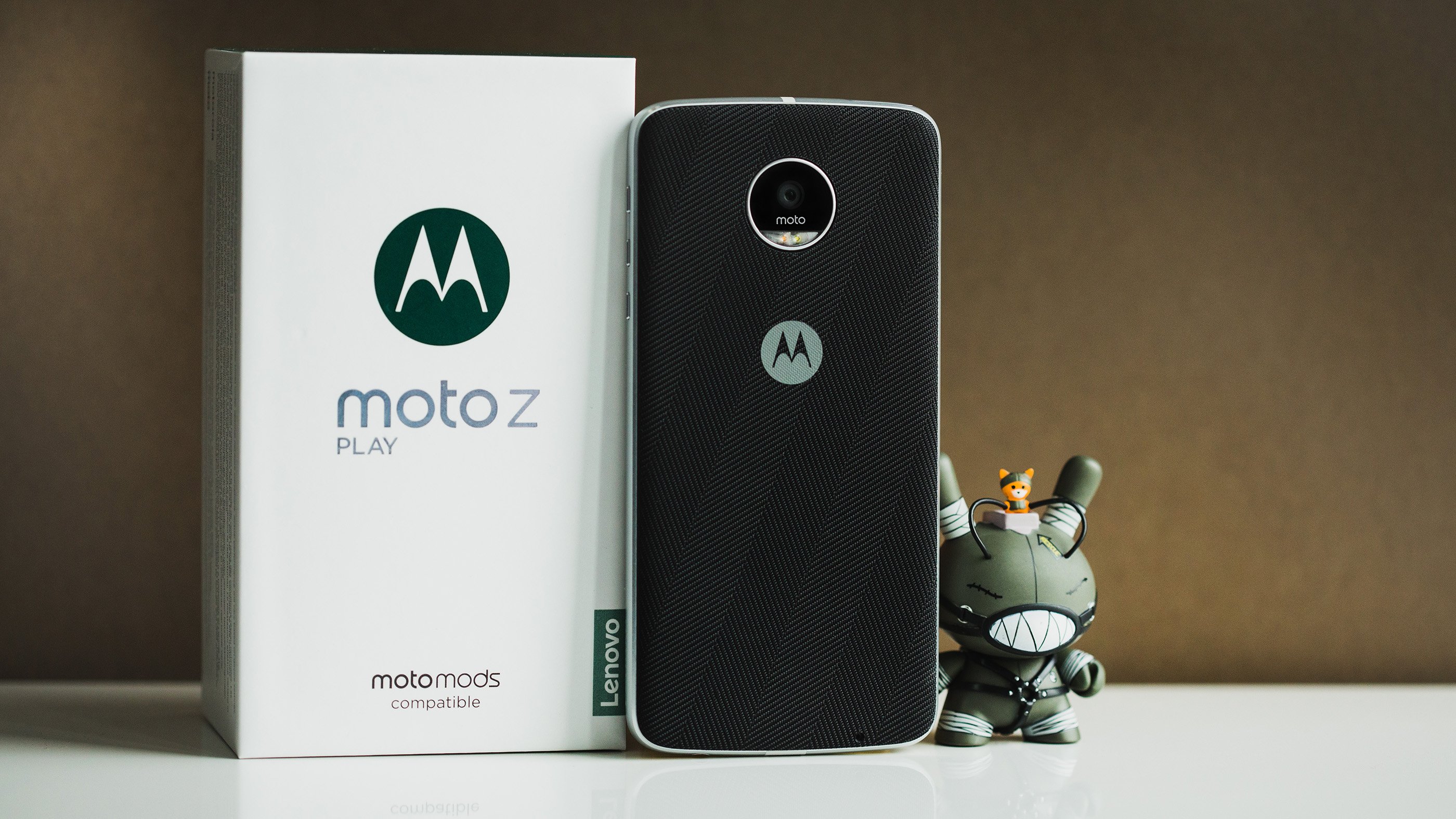 Moto Z Play review: Lenovo leads the charge | nextpit