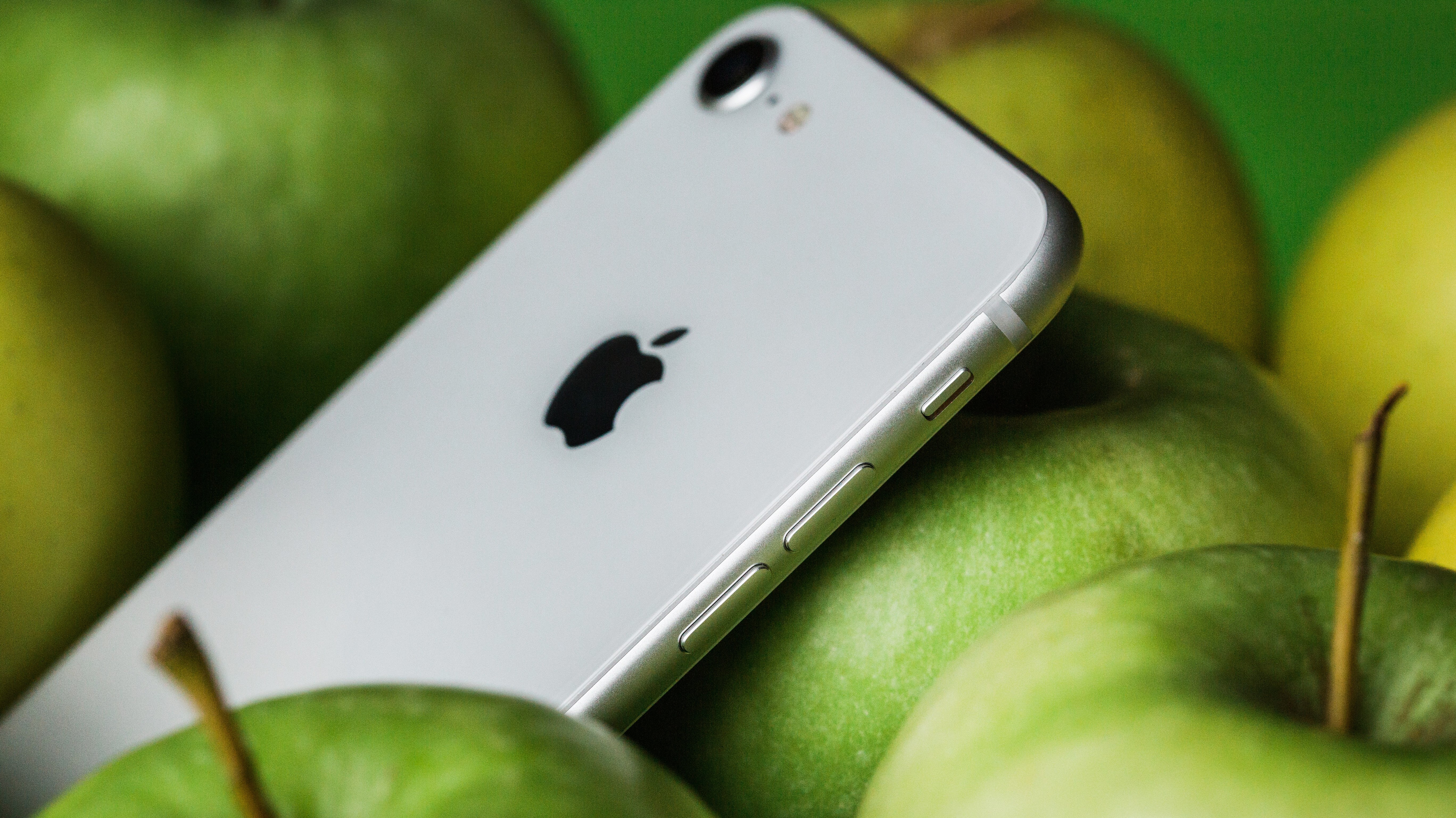 apple orders iphone 8 screens from