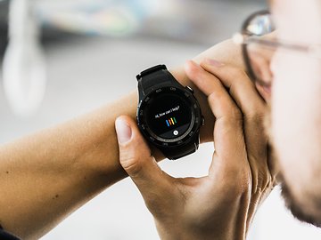 So geht's: Google Assistant auf der Smartwatch nutzen