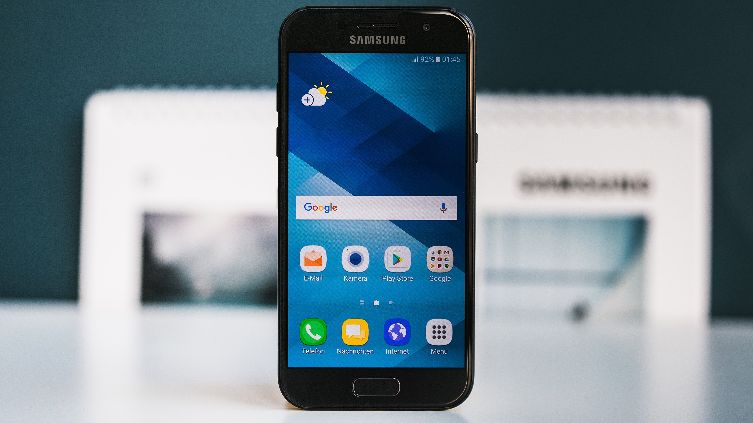Bermad spøgelse Trænge ind Samsung Galaxy A3 (2017) review: the mid-range phone that thinks it's a  flagship | NextPit