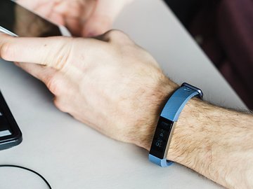 Review da Fitbit Alta HR: a pulseira que faz voc&ecirc; perder peso e dormir melhor