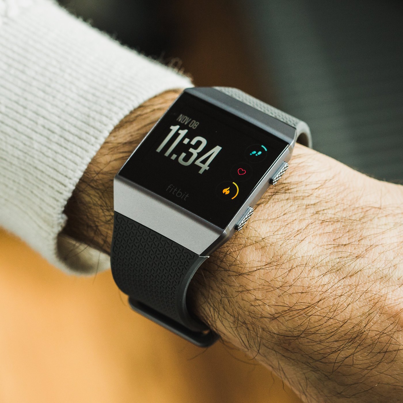 Fitbit Ionic's first software update brings more watch faces and apps,  improved touch interaction - Android Authority