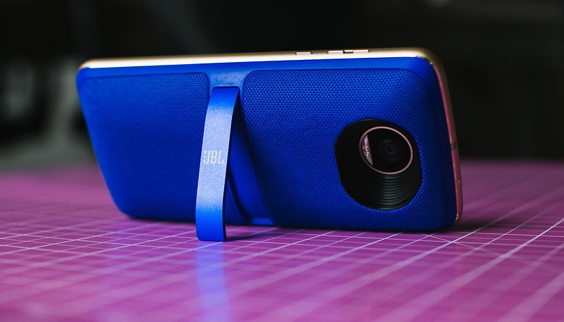 Motorola lança nova versão do Snap JBL Soundboost por R$ 699
