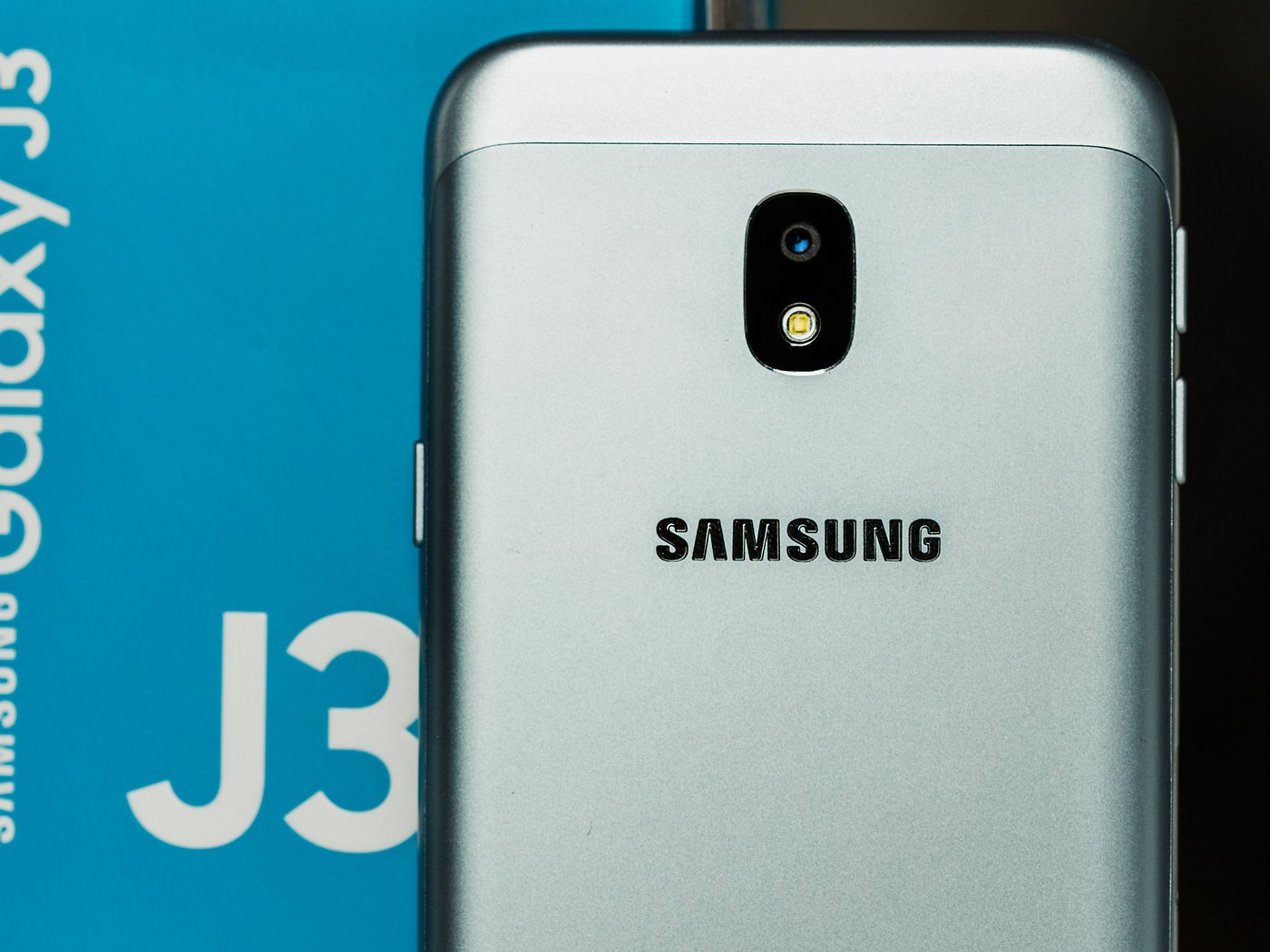 Samsung Galaxy J3 17 Review Worthy Of More Attention Nextpit