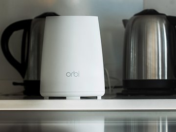 Netgear Orbi RBK40 im Test: Viermal so schnell wie Google Wifi