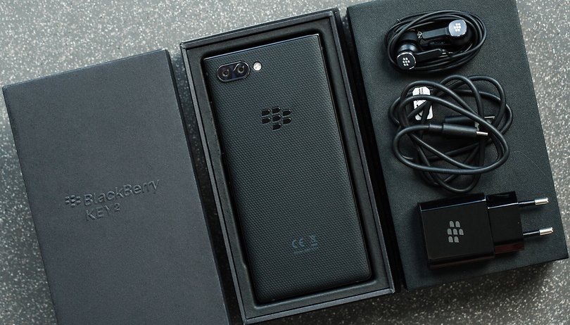BlackBerry KEY2 unboxing: la tastiera fisica cambia abito