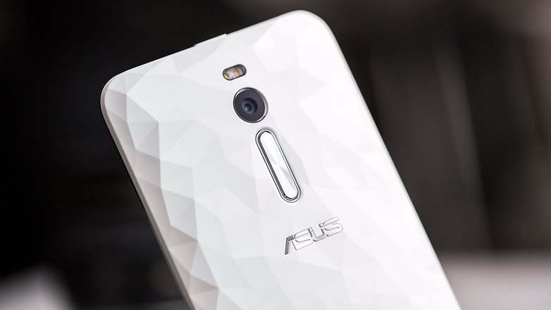 AndroidPIT ASUS ZenFone 2 Deluxe 9686