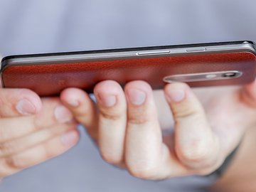 Este smartphone resiste a quedas de at&eacute; 275 metros!