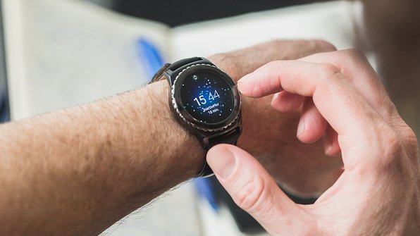 Samsung Gear S2 review: brilliant but with one big problem | NextPit