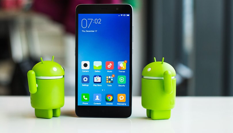 Este vídeo prova que as telas dos smartphones podem ser resistentes sem Gorilla Glass!