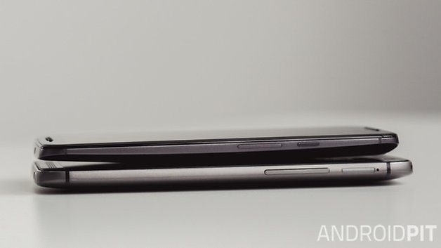 MotoX vs HTC M8 side