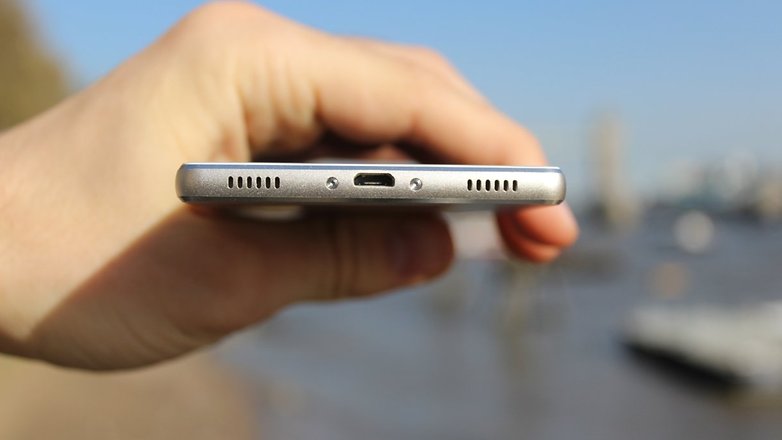 huawei p8 bottom