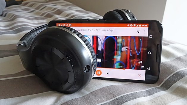 androidpit nexus 6 with headphones