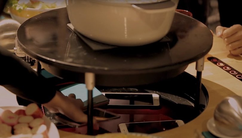 Voici la solution parfaite pour arrêter de regarder son téléphone à table